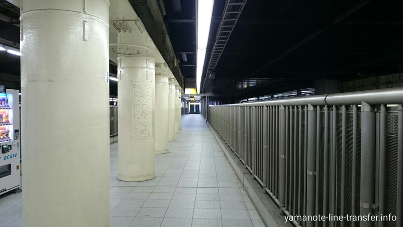 階段 新南改札へ3分で行くには 新宿駅 山手線内回り
